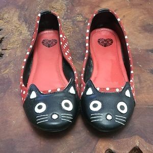 T.U.K. black cat size 7 flats
